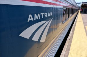 Οι επιβάτες Amtrak καπνίζουν ως επιφάνεια μικρού ελαττώματος στα τρένα Acela NextGen Acela
